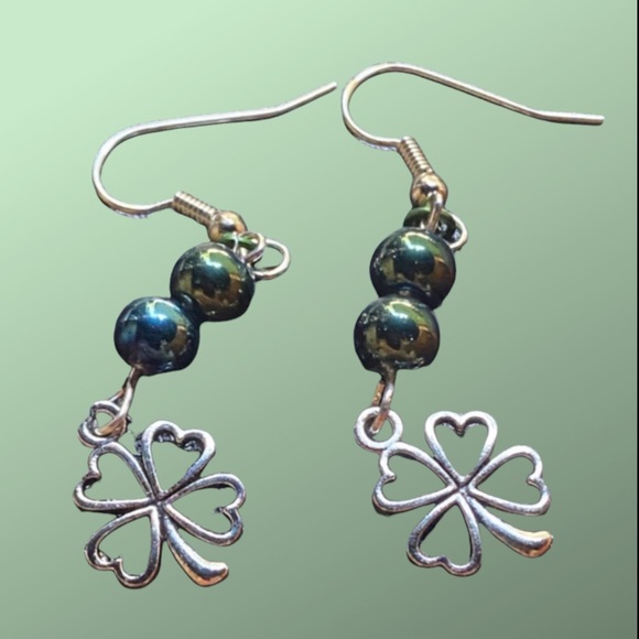 🍀Hand Crafted Earrings Clover Emerald Green 4-Leaf Charm St. Patrick Pierced - Picture 3 of 6